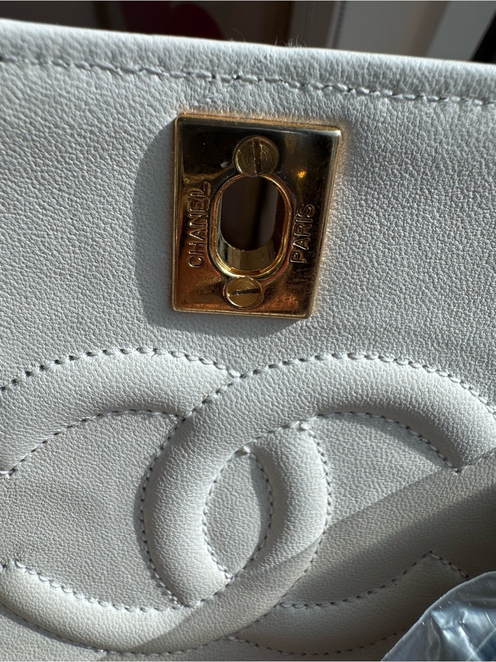 Chanel Vintage Classic Flap Bag | White Lambskin | 24K Gold Hardware, AUTHENTIC - Picture 15 of 17